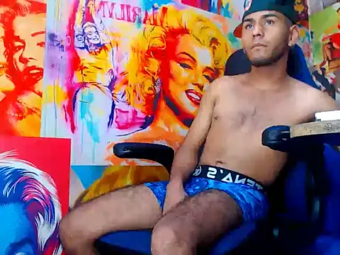 warmNoah's Live XXX Chat