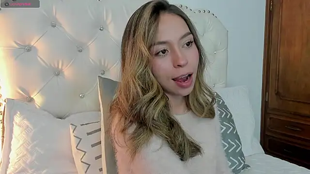 LuuluBerry Chat XXX live