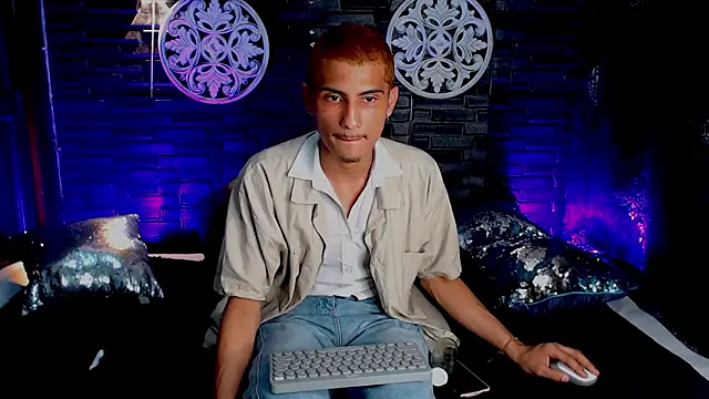 nico_twink7 Show in webcam