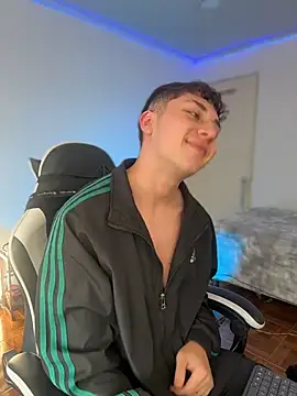 oliver_kyy's Live XXX Chat