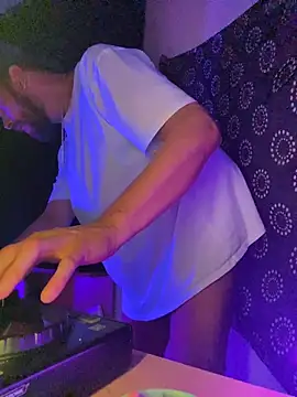 Guyst049's Live XXX Chat