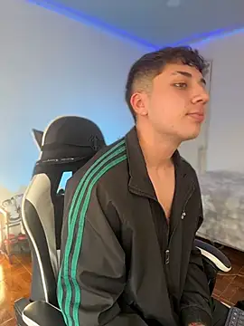 Chat +18 de oliver_kyy ao vivo