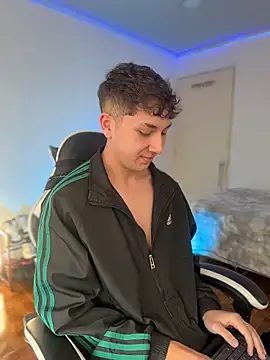 oliver_kyy Adlı Modelin Canlı XXX Sohbeti