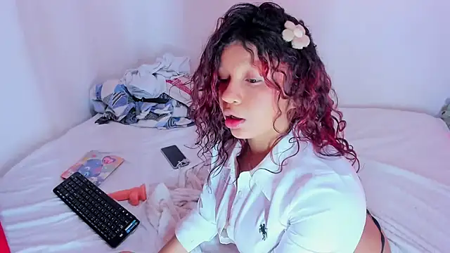 Emily_Coper18のライブXXXチャット