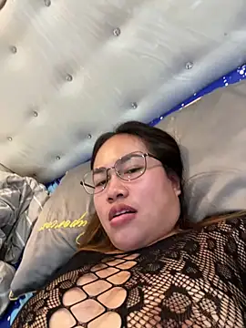 XXX chat uživo modela Ponthip