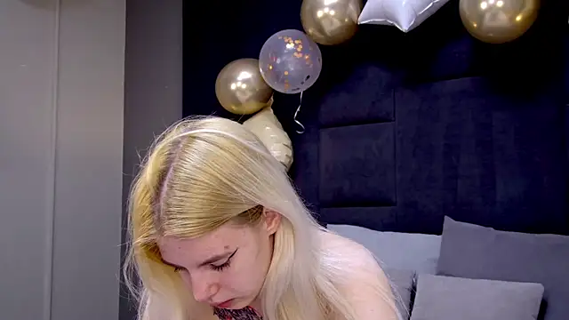 Ester_Still's Webcam Show