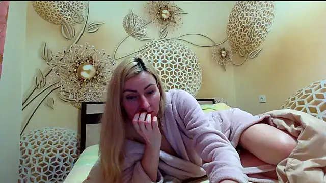 Yourrealgirl webcam show