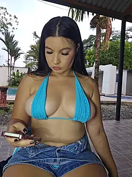 Pretty_Julieta's Live XXX Chat