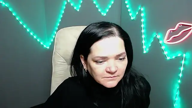 LauraFinn live XXX chat