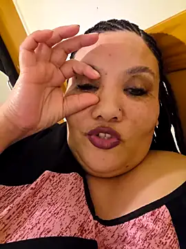 Curvy-Nthabi_X Show in webcam