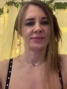 Chat +18 de LucieMack ao vivo