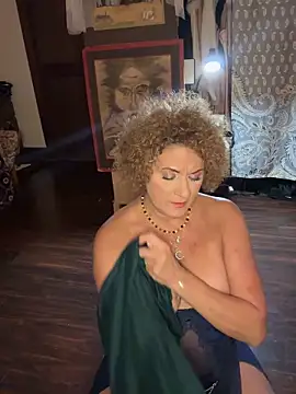 XXX chat uživo modela SuzyCatzz