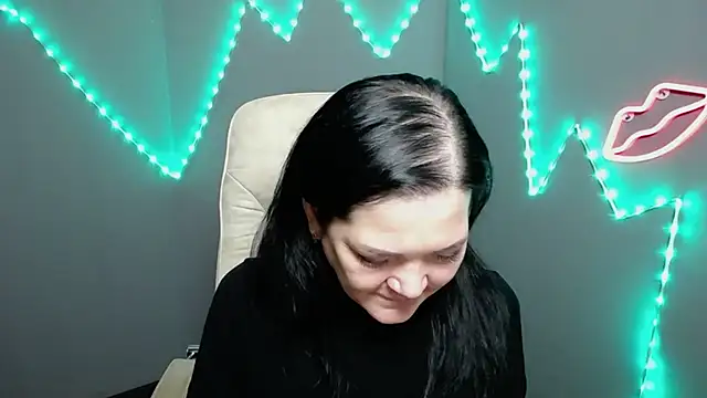 LauraFinn 即時 XXX 聊天