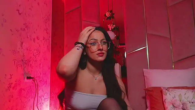 LucyLextonX Adlı Modelin Canlı XXX Sohbeti