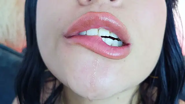 Chatroom XXX en direct de mia_roux1