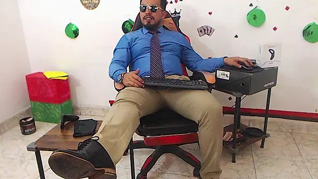 Chatroom XXX en direct de KalethBigDick