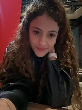 alana15 Adlı Modelin Canlı XXX Sohbeti