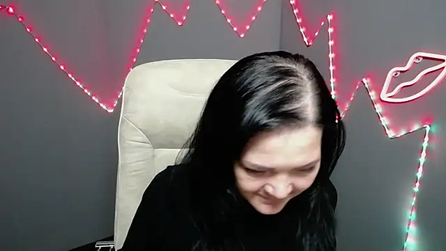 LauraFinn élő XXX-chatje