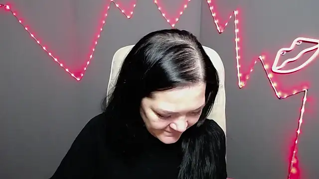 LauraFinn live XXX chat