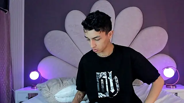 Živý XXX chat NickandAbby_