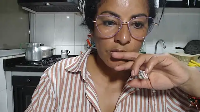 kateleyagrey Adlı Modelin Canlı XXX Sohbeti