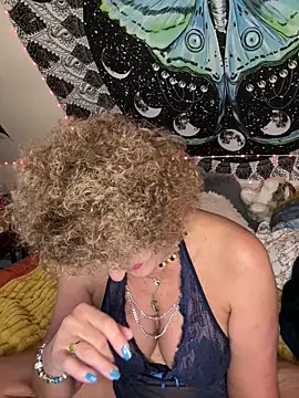 Czat XXX na żywo – SuzyCatzz