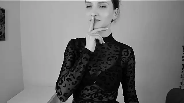 Ariadna_Shy élő XXX-chatje