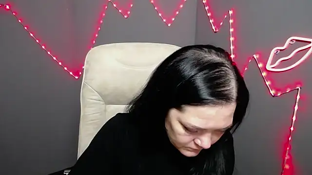 LauraFinn Adlı Modelin Canlı XXX Sohbeti