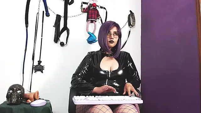 Show modela LilithInfernal26 na web-kameri