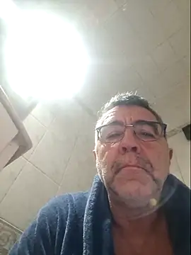 darialmas: διαδικτυακό σόου στην κάμερα