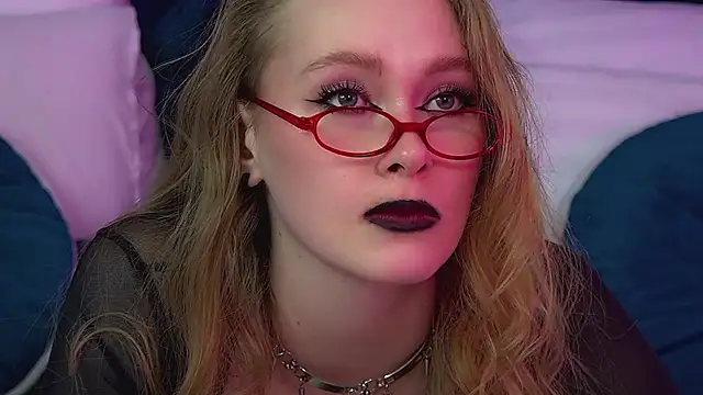 AgataFoxley: διαδικτυακό σόου στην κάμερα