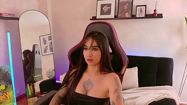 EmmyEvans1 Adlı Modelin Canlı XXX Sohbeti