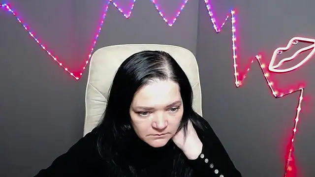 Show modela LauraFinn na web-kameri