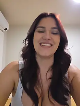 MiaRides19 élő XXX-chatje