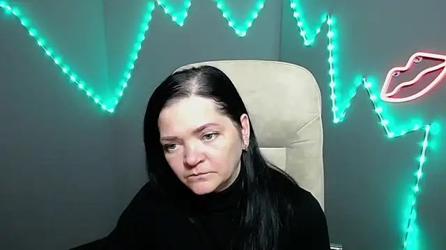 Show modela LauraFinn na web-kameri