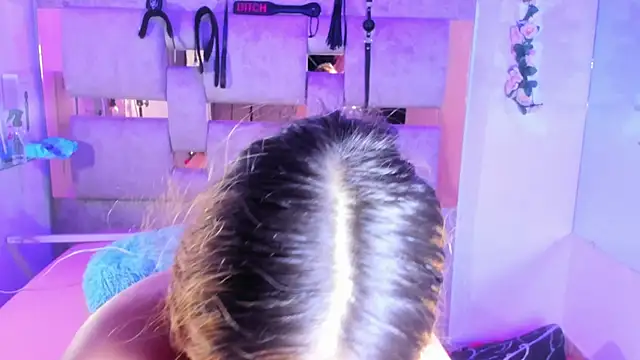 Natasha-Adams élő XXX-chatje