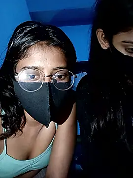 Pokazy przed kamerką – Aaradhya-Rani