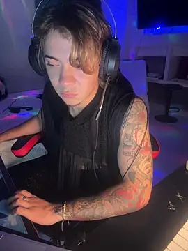 Онлайн чат XXX AngelLatinBoy