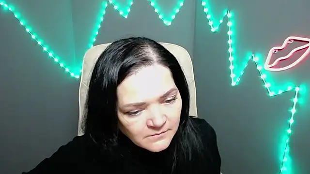 Show modela LauraFinn na web-kameri