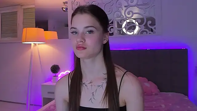 LuisaClover live XXX chat