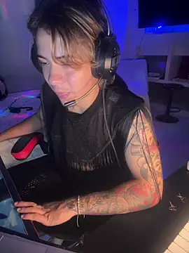 XXX chat uživo modela AngelLatinBoy