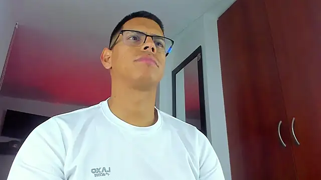 Show modela _John_Boy_ na web-kameri