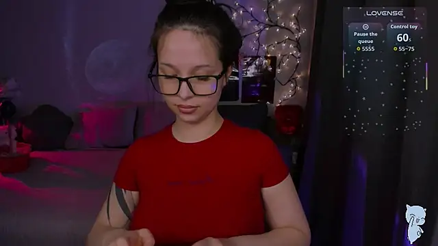 SoftyMooon live XXX chat