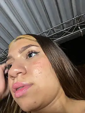 Isabella18_pink Adlı Modelin Canlı XXX Sohbeti