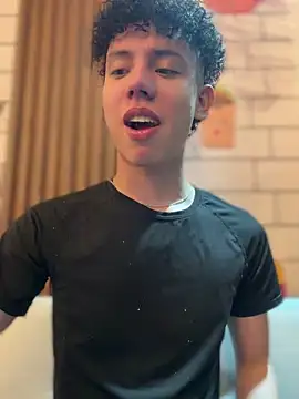 yoursexyjose élő XXX-chatje