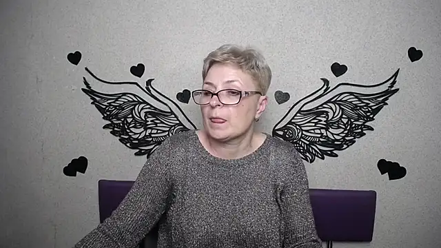 EmiliaGree Adlı Modelin Canlı XXX Sohbeti