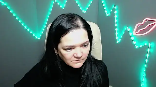 LauraFinn – Kamerová šou