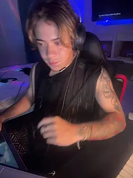 AngelLatinBoy: онлайн-секс-чат