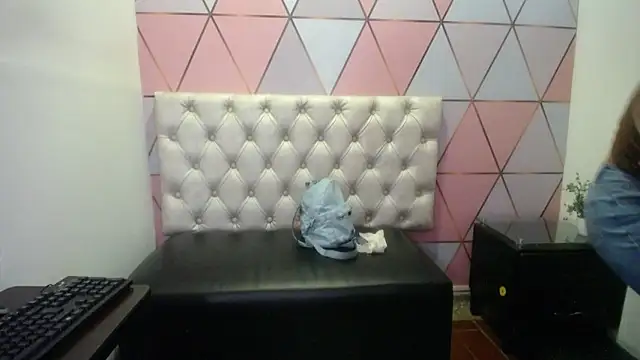 Little18Doll: απευθείας συνομιλία ΧΧΧ