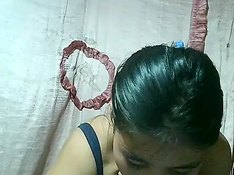 SexyAsianPussy4u webcam show